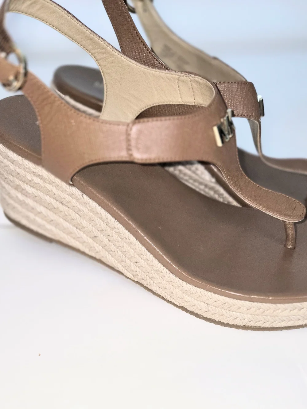 Michael Kors Tan Espadrille Leather Wedge Heel Thong Sandal Women's Size 8.5 - Picture 4 of 13